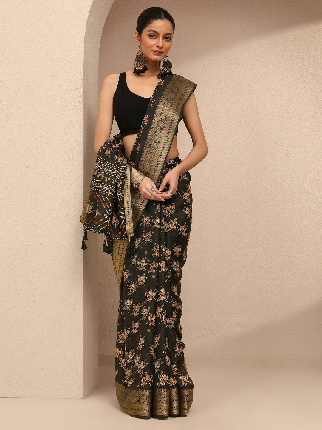 Black Printed Silk Blend Saree With Unstitched Blouse Piece