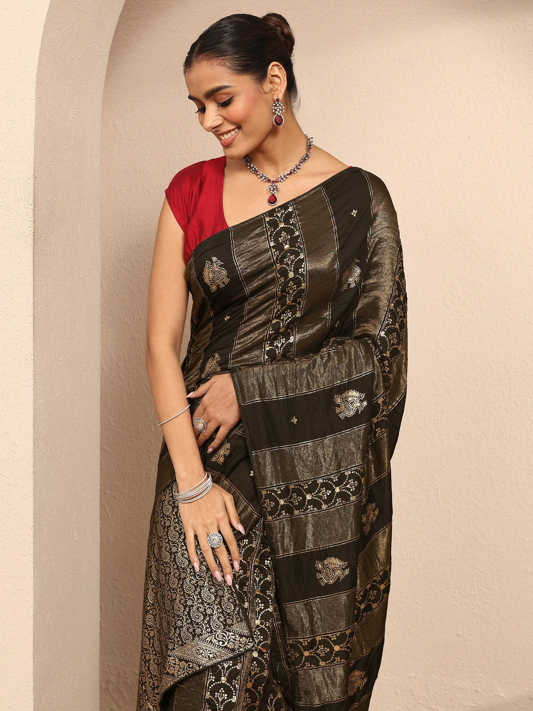 Black Woven Design Silk Blend Banarasi Saree With Unstitched Blouse Piece
