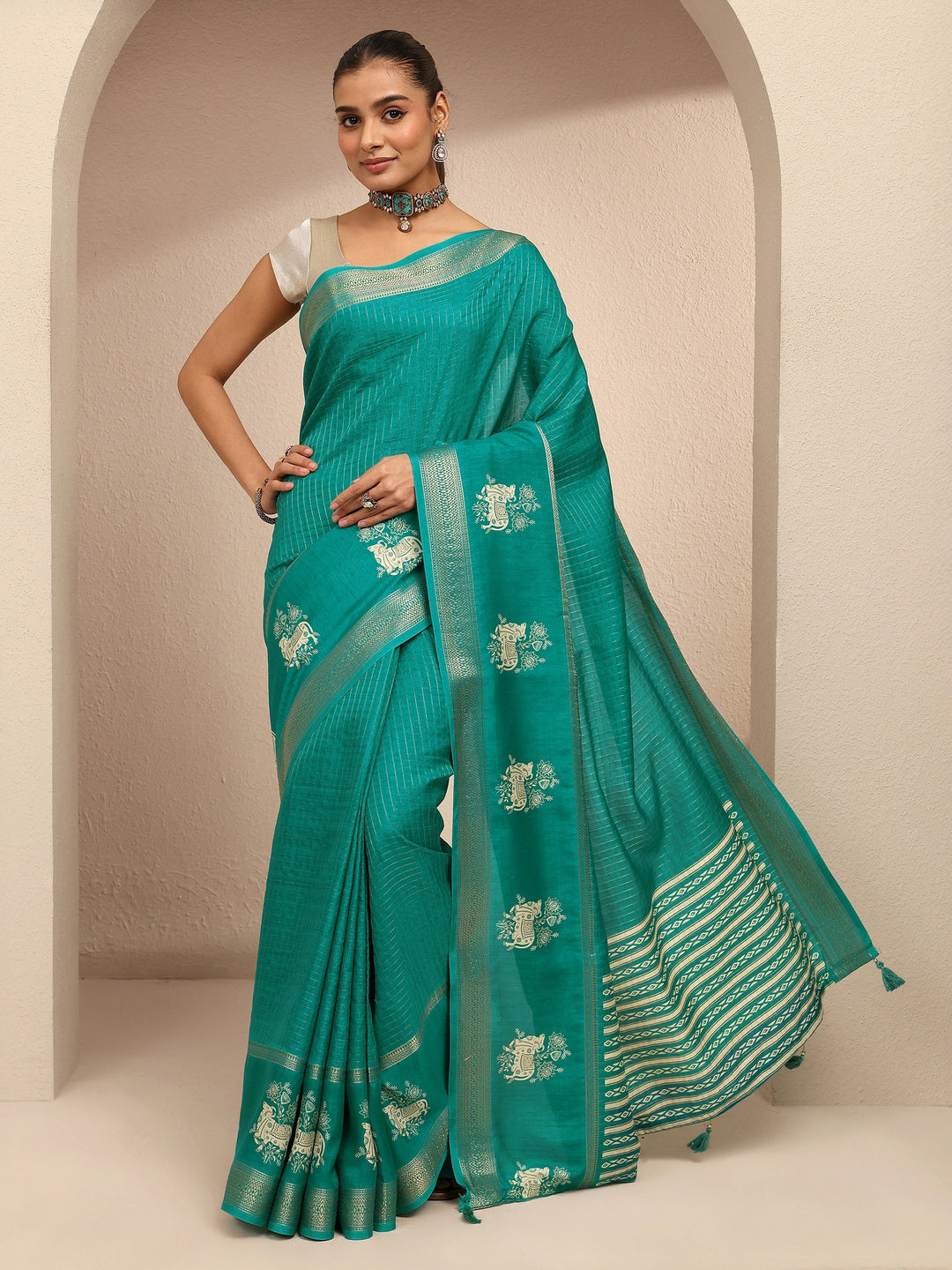 Blue Embellished Silk Blend Saree With Unstitched Blouse Piece