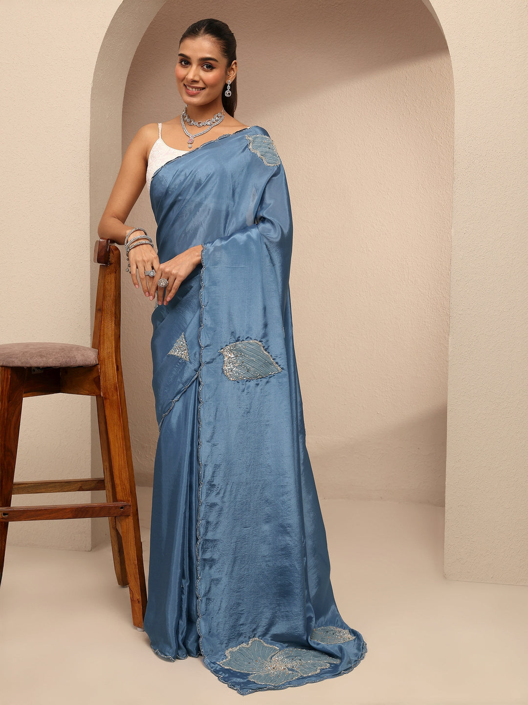 Blue Embellished Silk Blend Saree With Unstitched Blouse Piece
