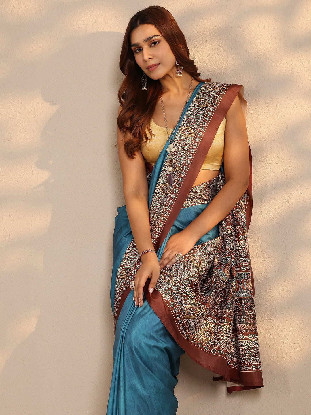 Blue Solid Silk Blend Saree With Unstitched Blouse Piece