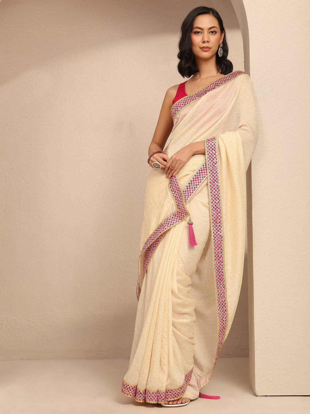 Cream Embellished Silk Blend Saree With Unstitched Blouse Piece