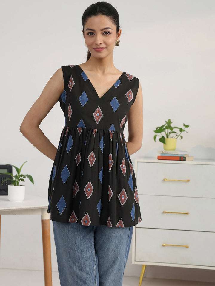Black  Geometric Printed Cotton Blend Fit And Flare Short Kurti