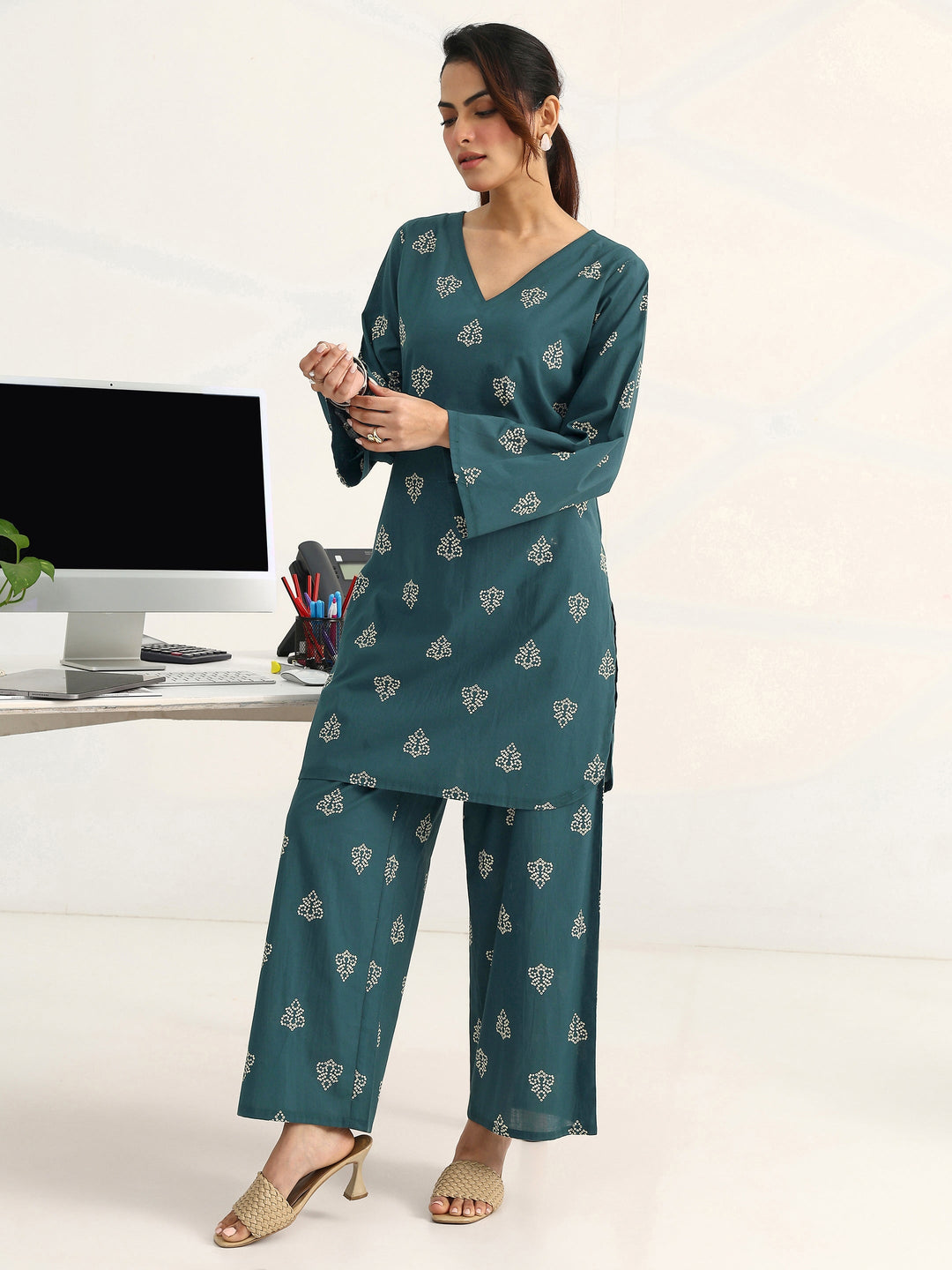 Blue Bandhani Printed Cotton Blend Straight Kurta Set