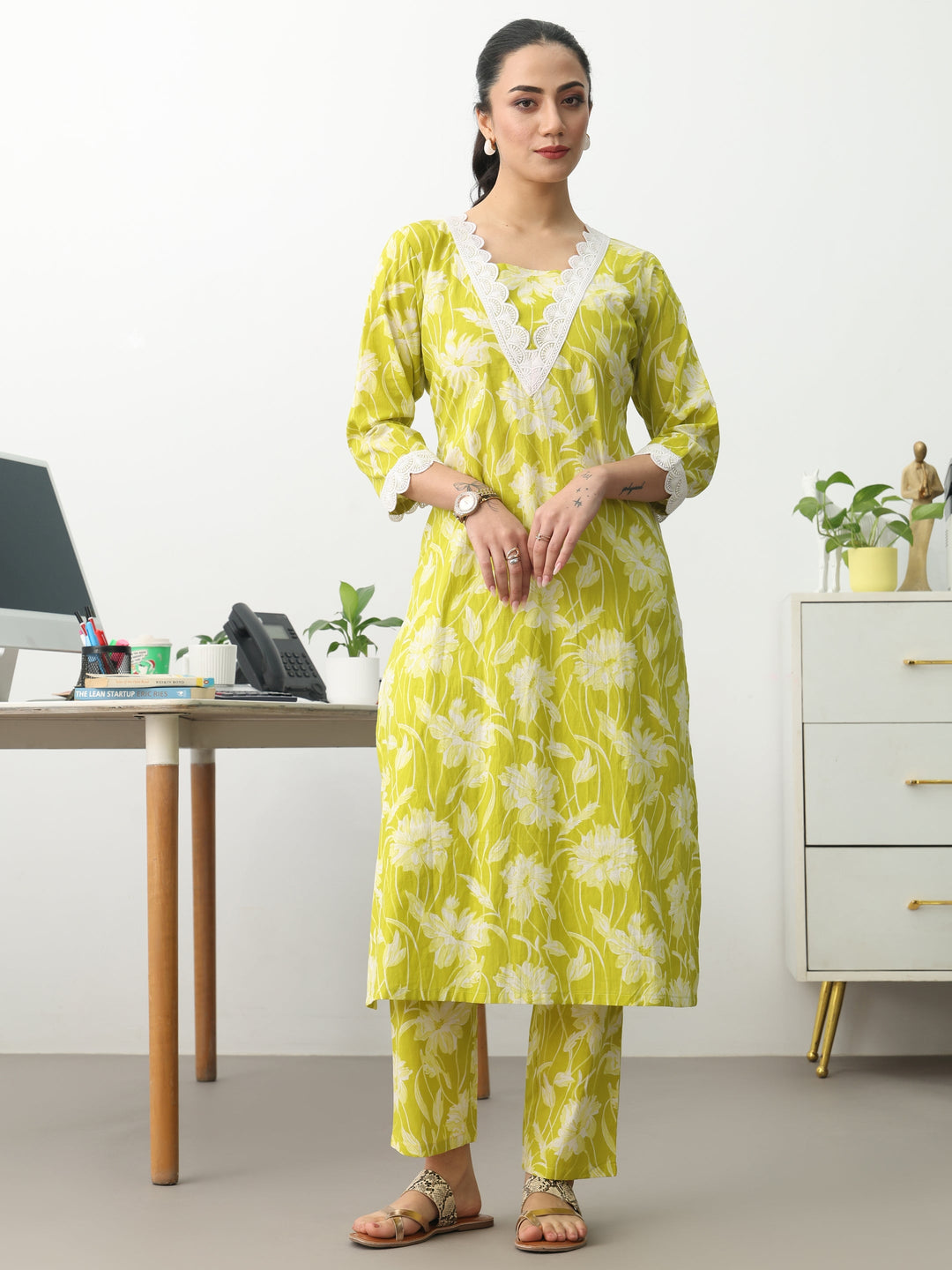 Green Floral Printed Cotton Blend Straight Kurta Set
