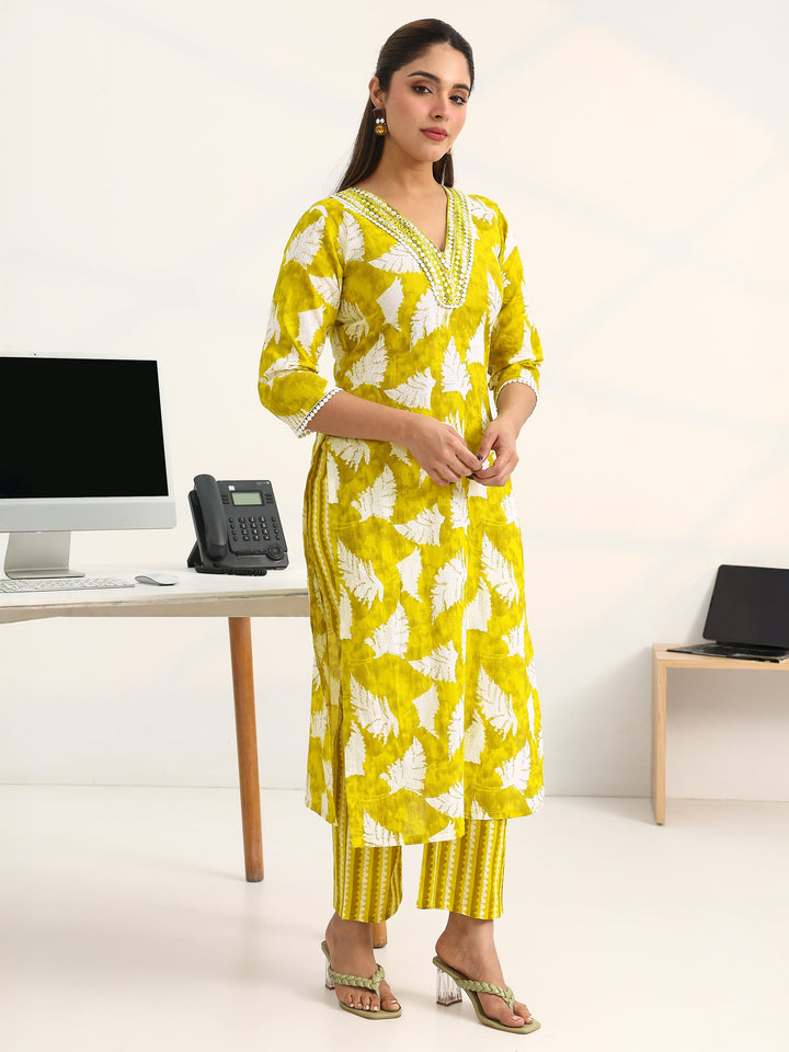 Green Floral Printed Cotton Blend Straight Suit Set With Dupatta