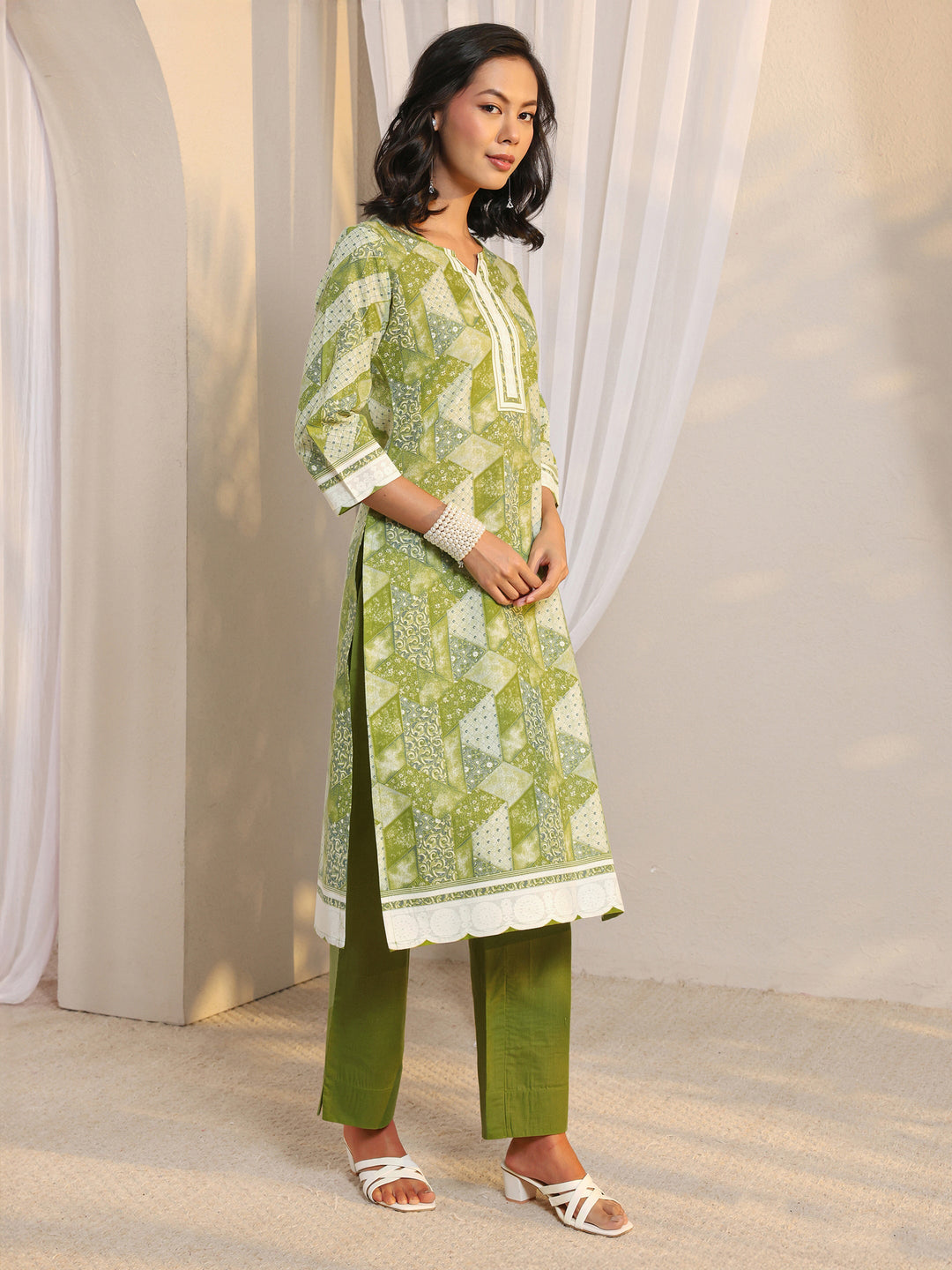 Green Geometric Printed Cotton Blend Straight Suit Set With Dupatta