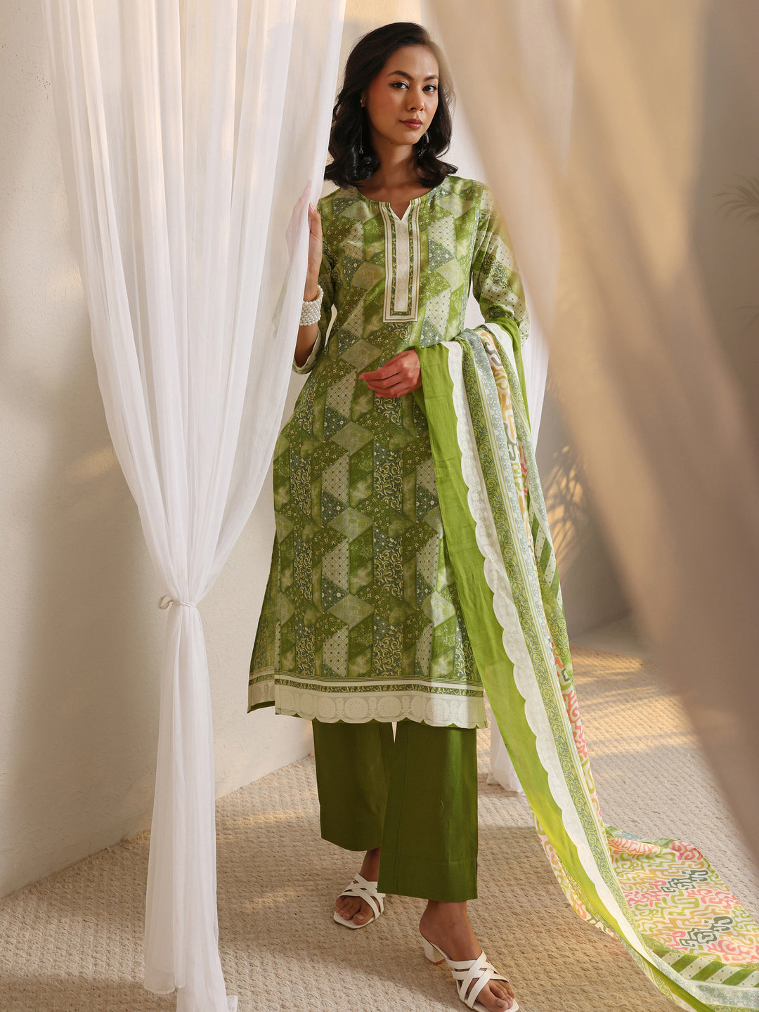 Green Geometric Printed Cotton Blend Straight Suit Set With Dupatta