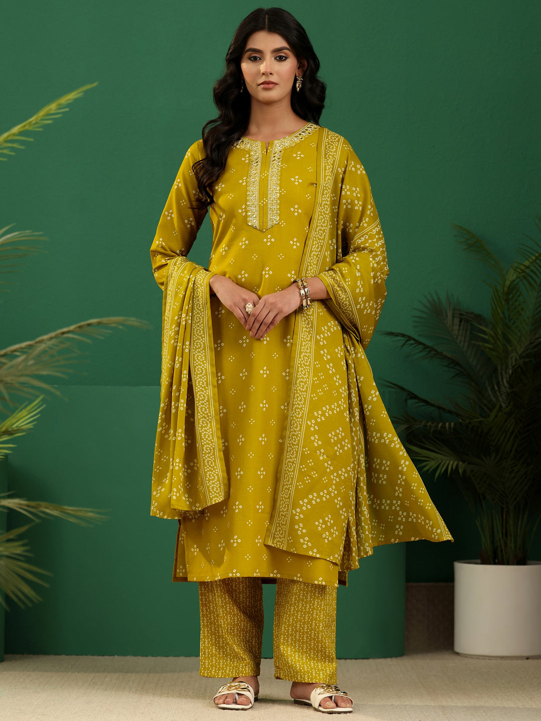 Gerua Green Bandhani Cotton Blend Straight Suit Set