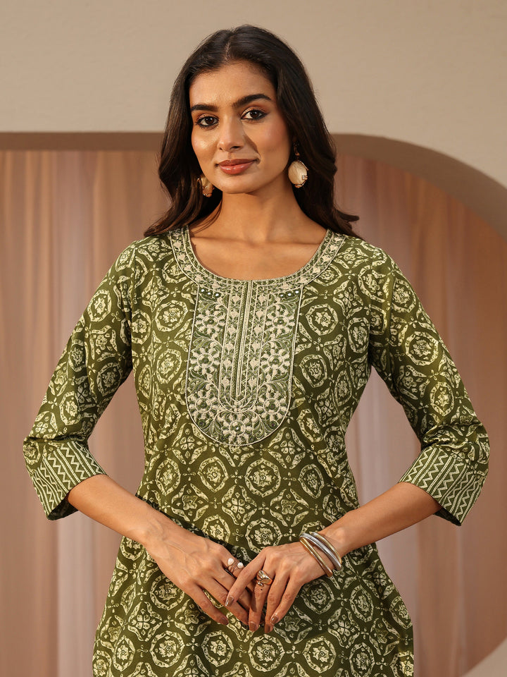 Green Ethnic Motifs Printed Cotton Blend Straight Suit Set With Dupatta