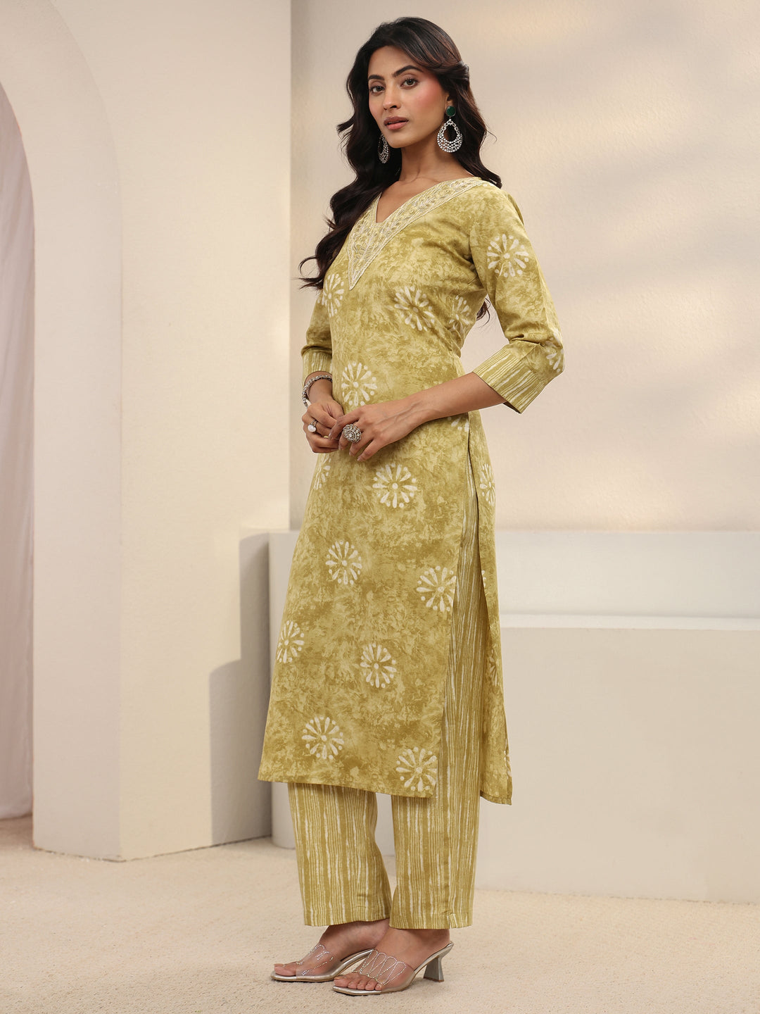 Green Floral Printed Cotton Blend Straight Suit Set With Dupatta