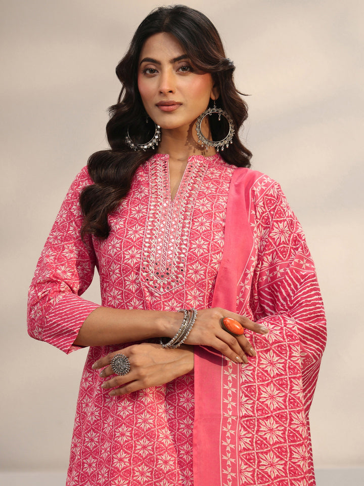 Pink Geometric Printed Cotton Blend Straight Suit Set With Dupatta
