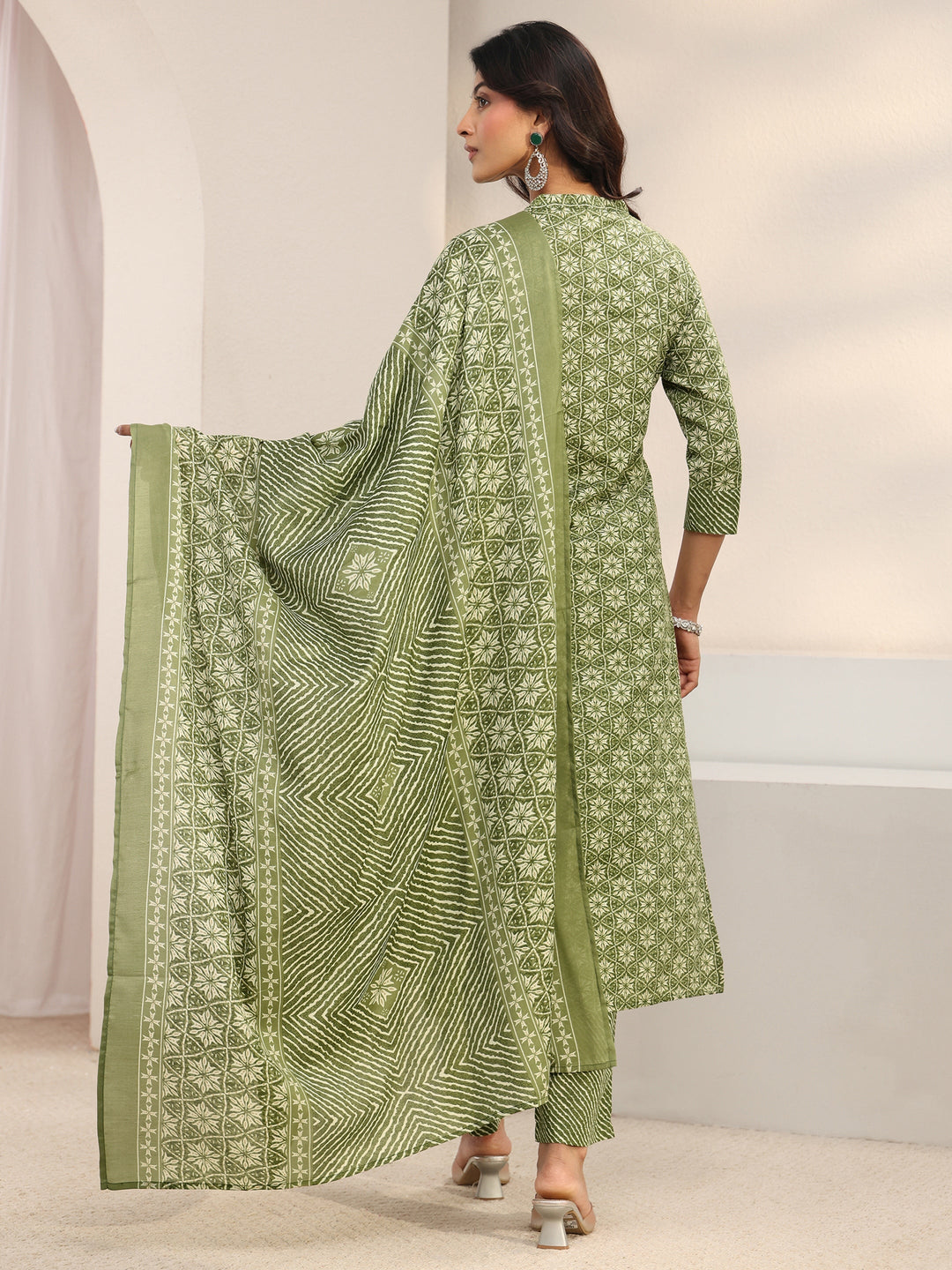 Green Geometric Printed Cotton Blend Straight Suit Set With Dupatta