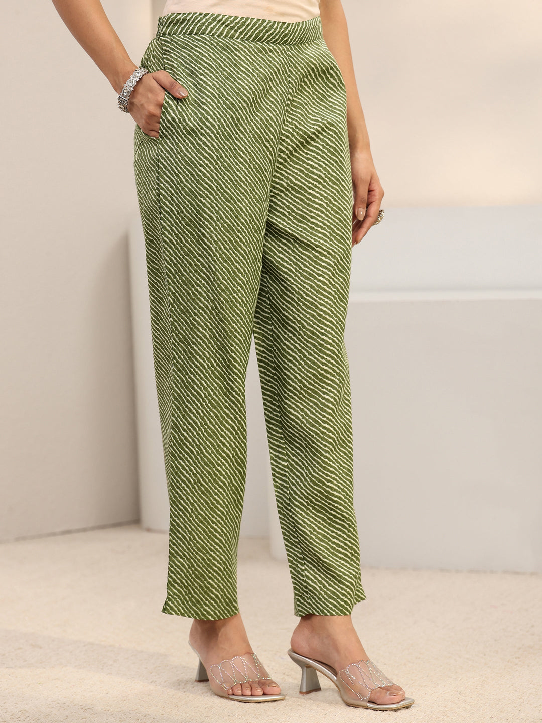 Green Geometric Printed Cotton Blend Straight Suit Set With Dupatta