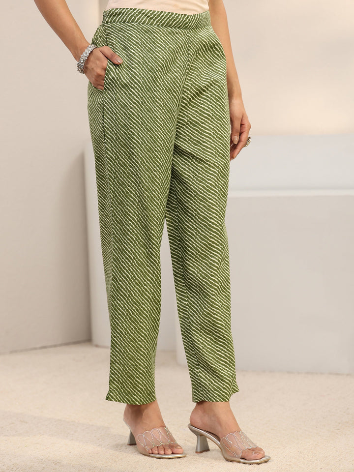 Green Geometric Printed Cotton Blend Straight Suit Set With Dupatta