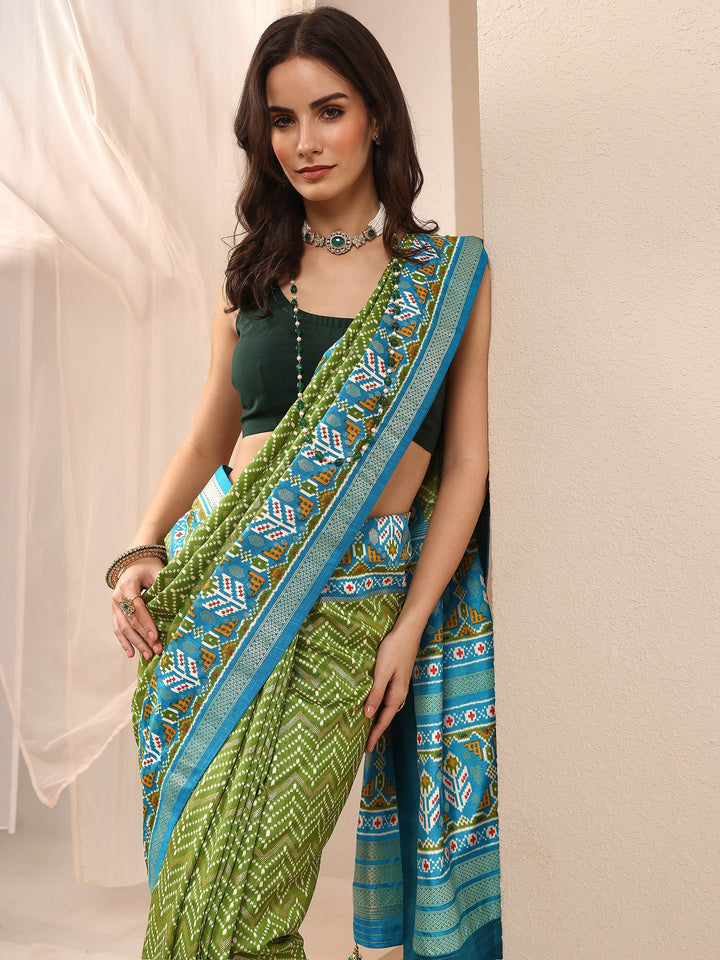 Green Chevron Printed Sarees With Unstitched Blouse Piece