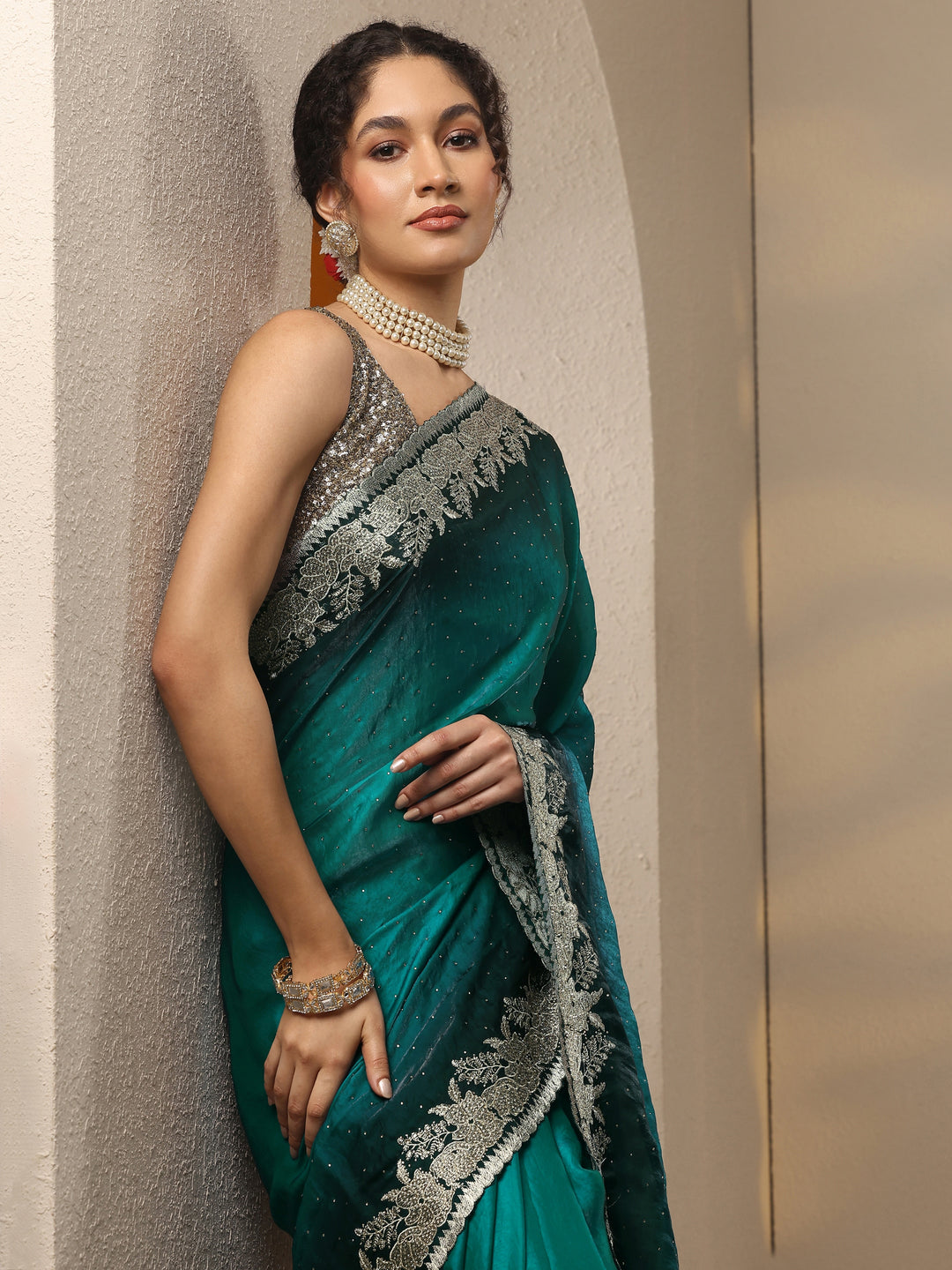 Green Embellished Organza Saree With Unstitched Blouse Piece