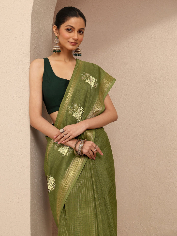 Green Embellished Silk Blend Saree With Unstitched Blouse Piece