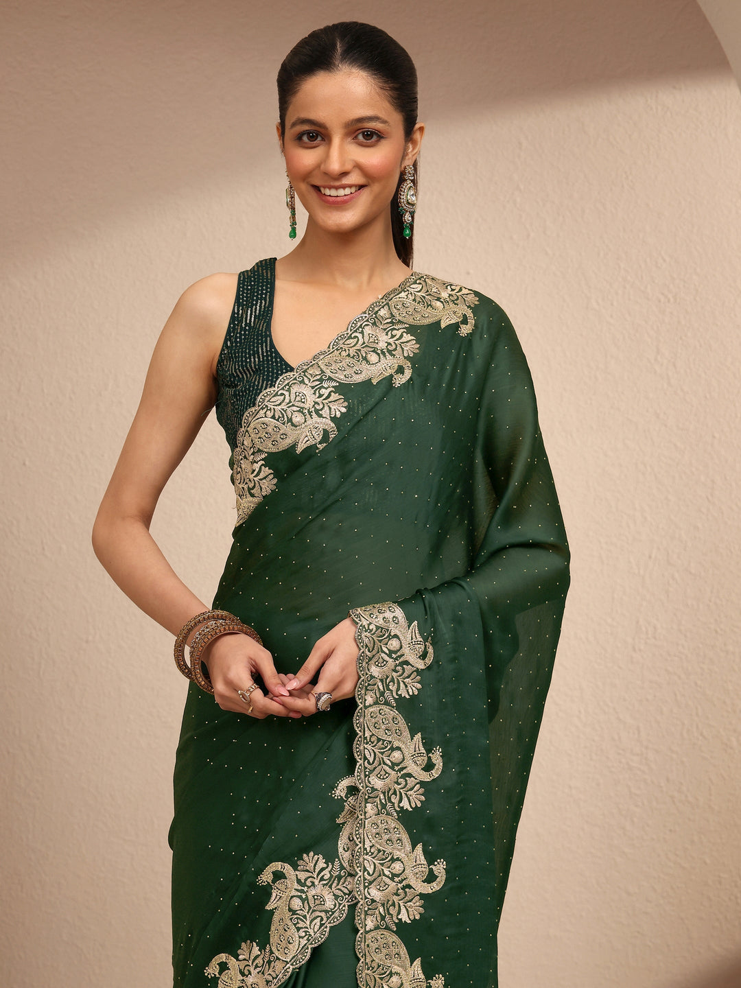 Green Embellished Silk Blend Saree With Unstitched Blouse Piece