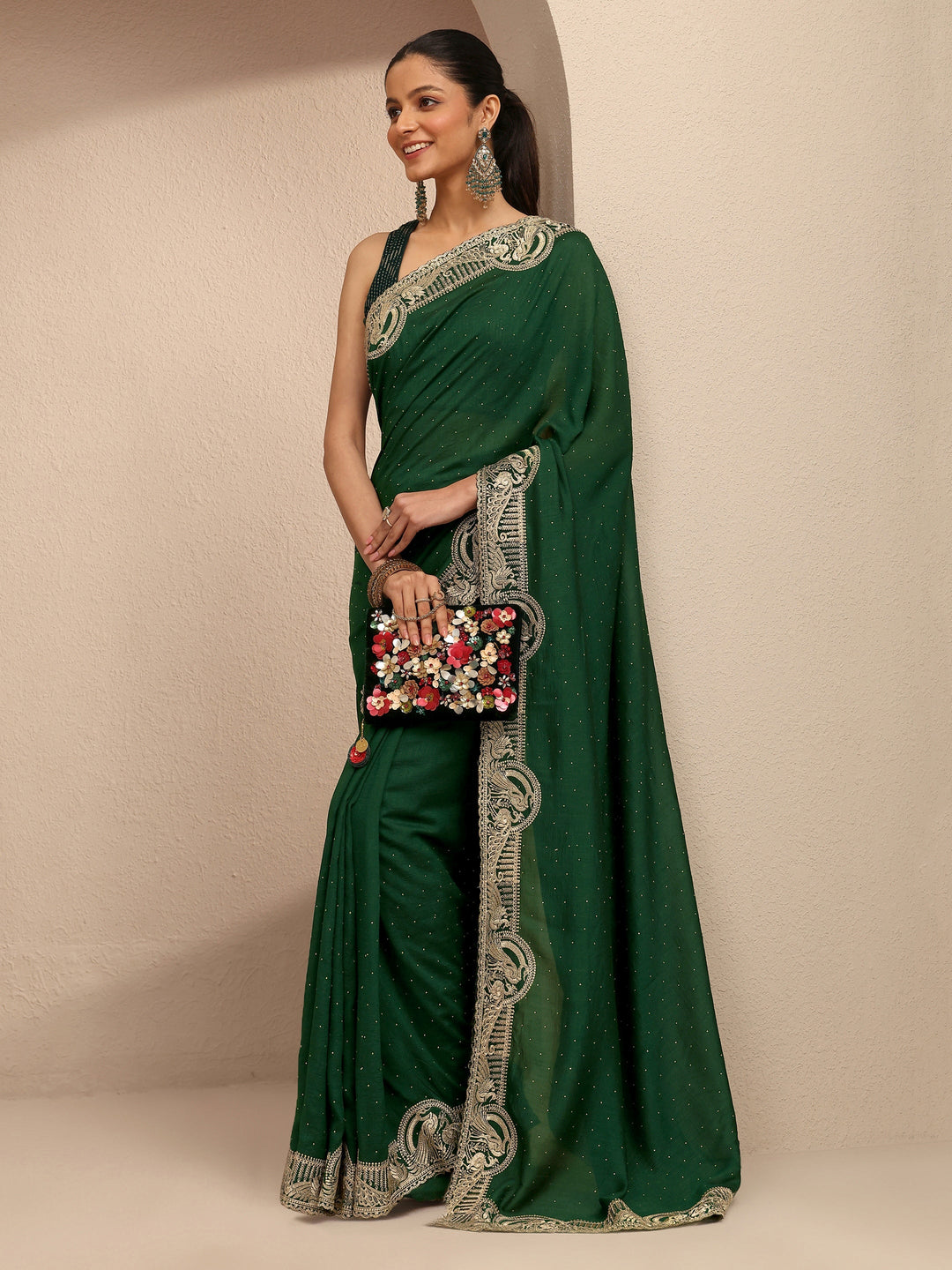 Green Embellished Silk Blend Saree With Unstitched Blouse Piece