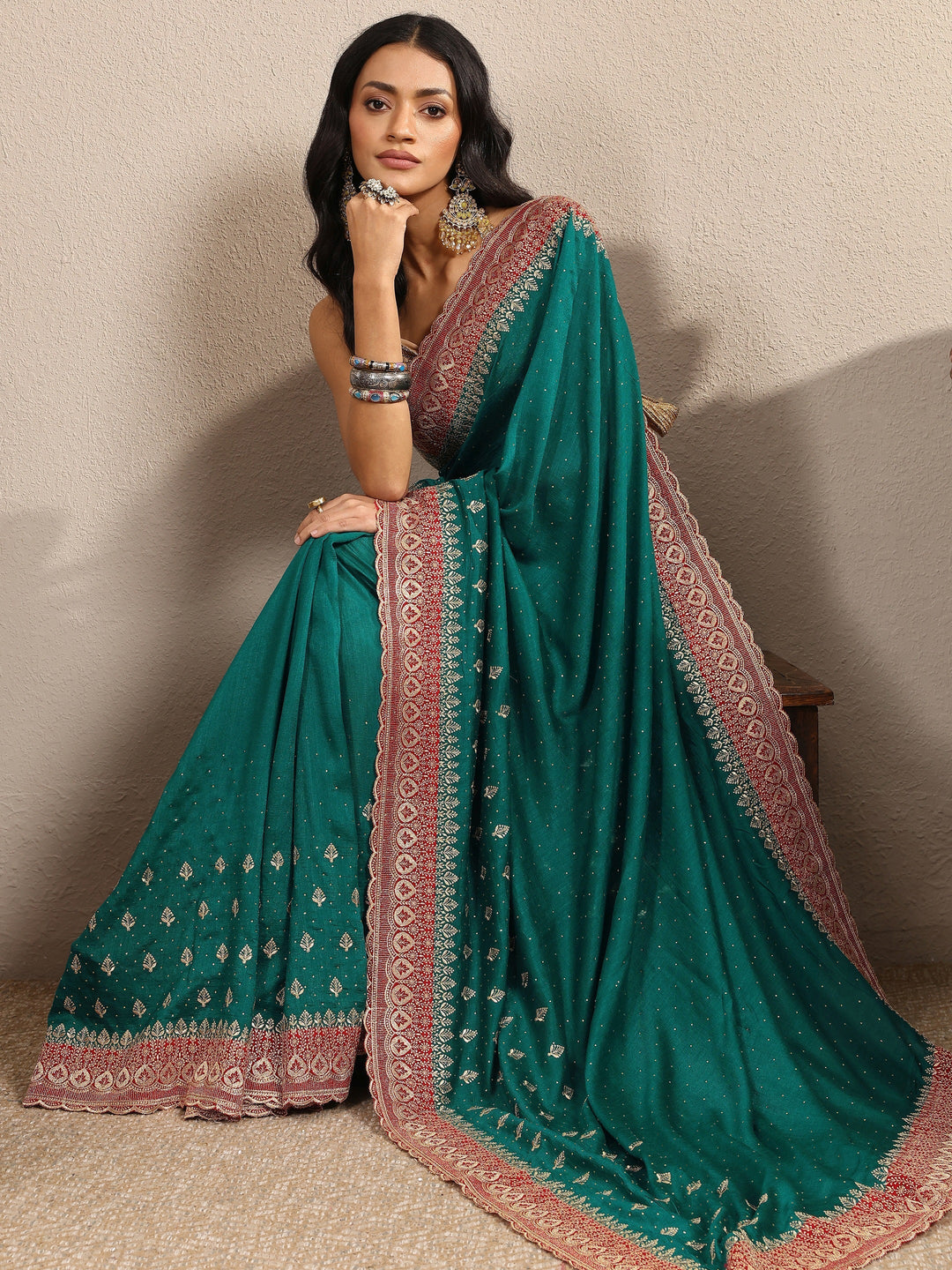 Green Embellished Silk Blend Saree With Unstitched Blouse Piece