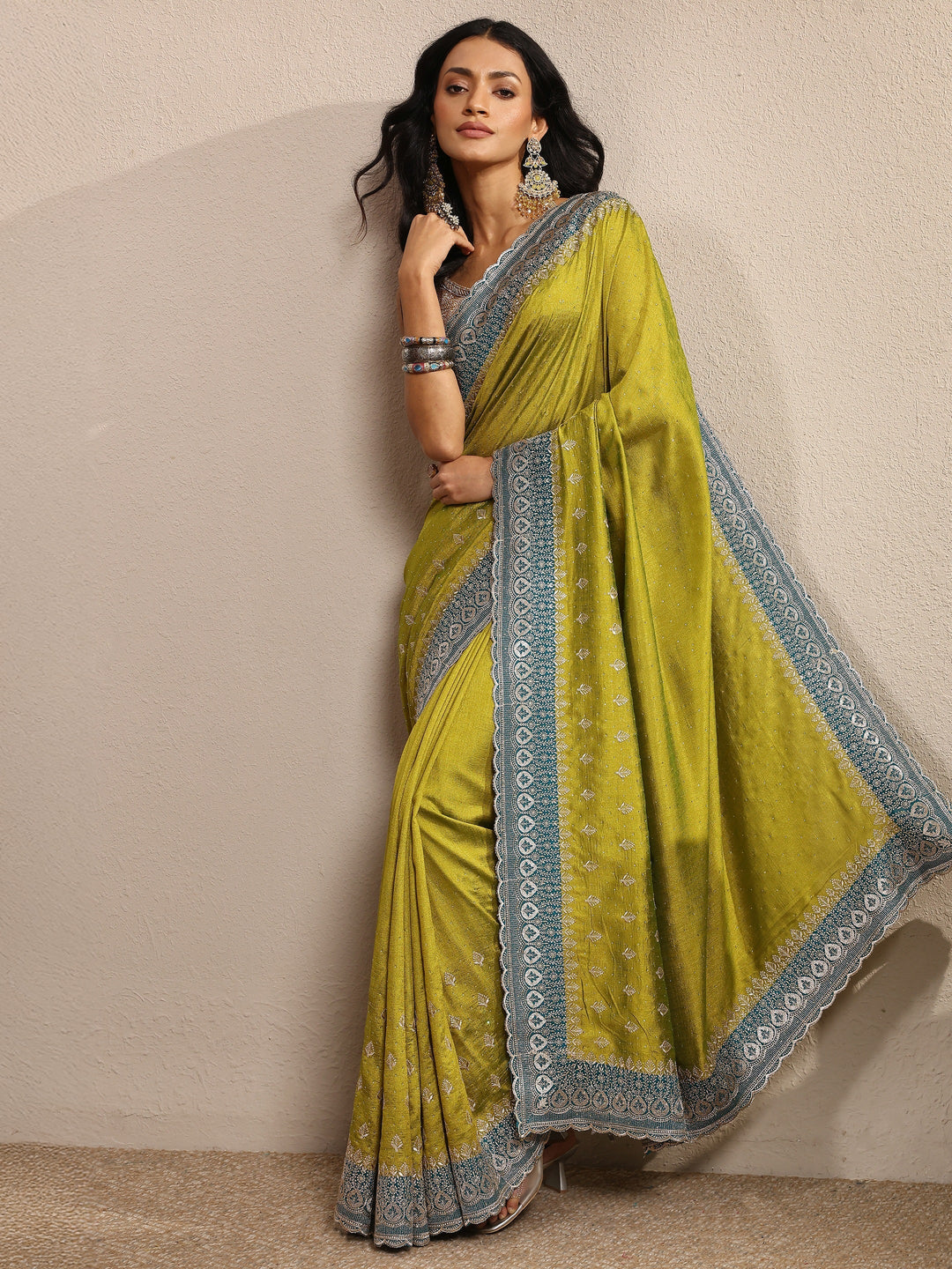 Green Embellished Silk Blend Saree With Unstitched Blouse Piece