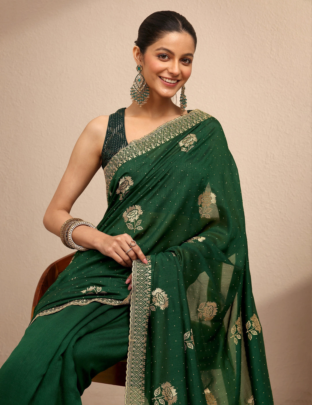 Green Embroidered Silk Blend Saree With Unstitched Blouse Piece