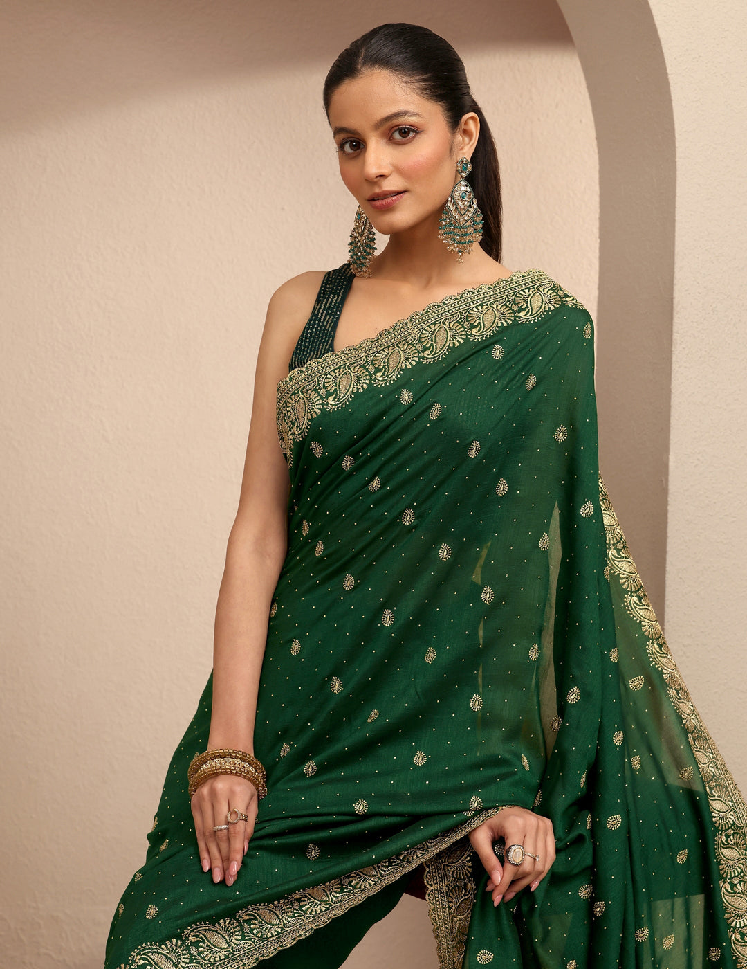 Green Embroidered Silk Blend Saree With Unstitched Blouse Piece