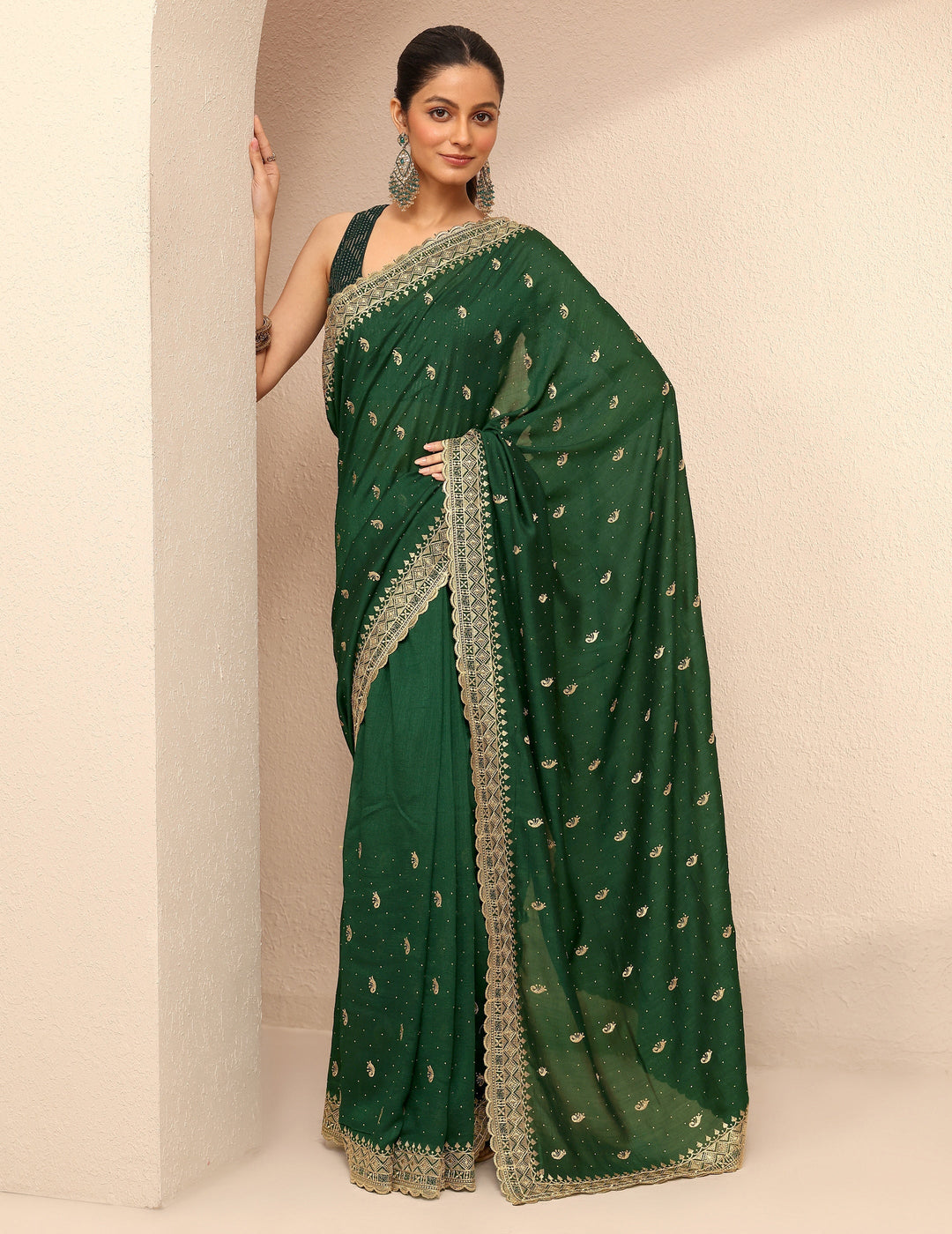 Green Paisley Embroidered Silk Blend Saree With Unstitched Blouse Piece
