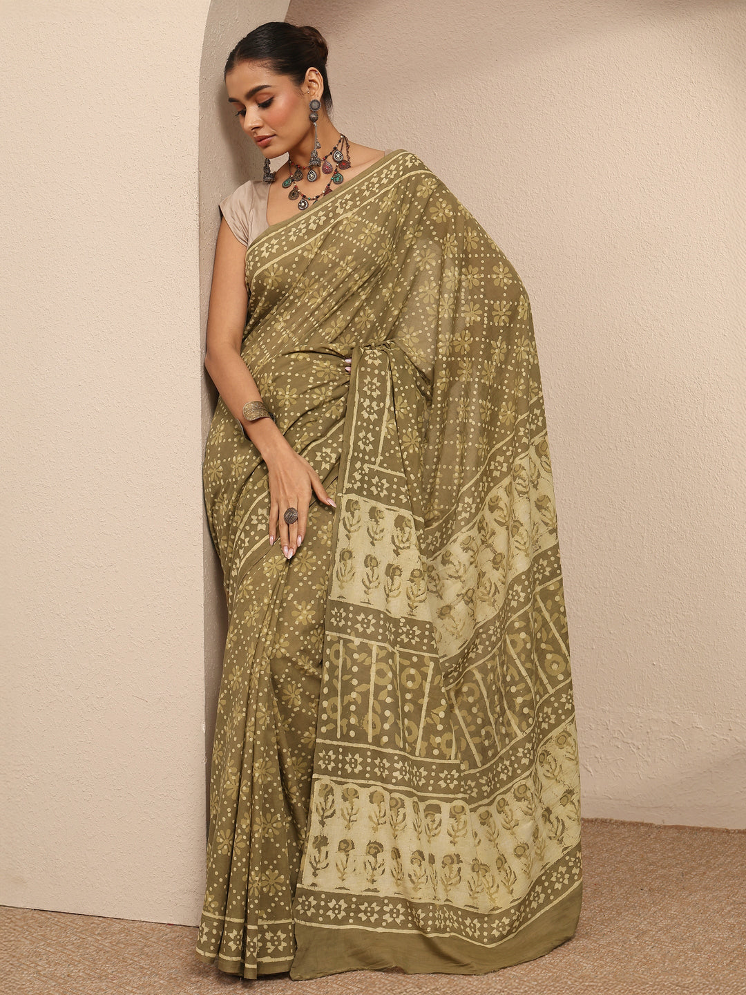 Green Printed Cotton Saree With Unstitched Blouse Piece