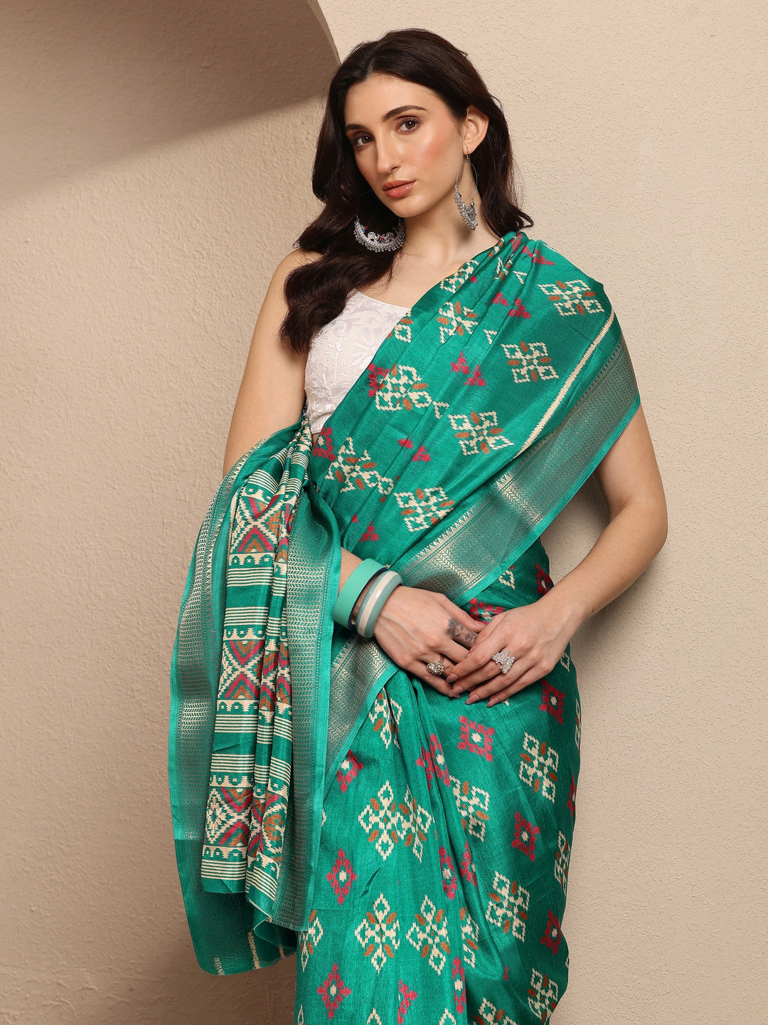 Green Ikkat Printed Silk Blend Saree With Unstitched Blouse Piece