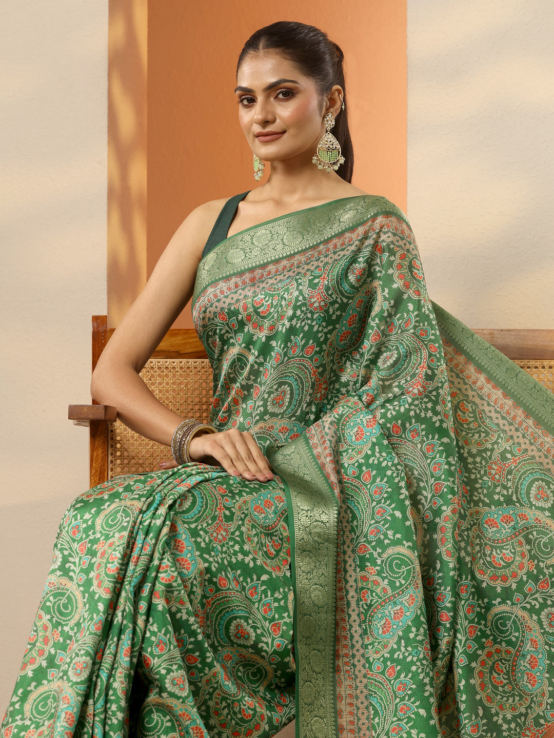 Green Printed Silk Blend Saree With Unstitched Blouse Piece