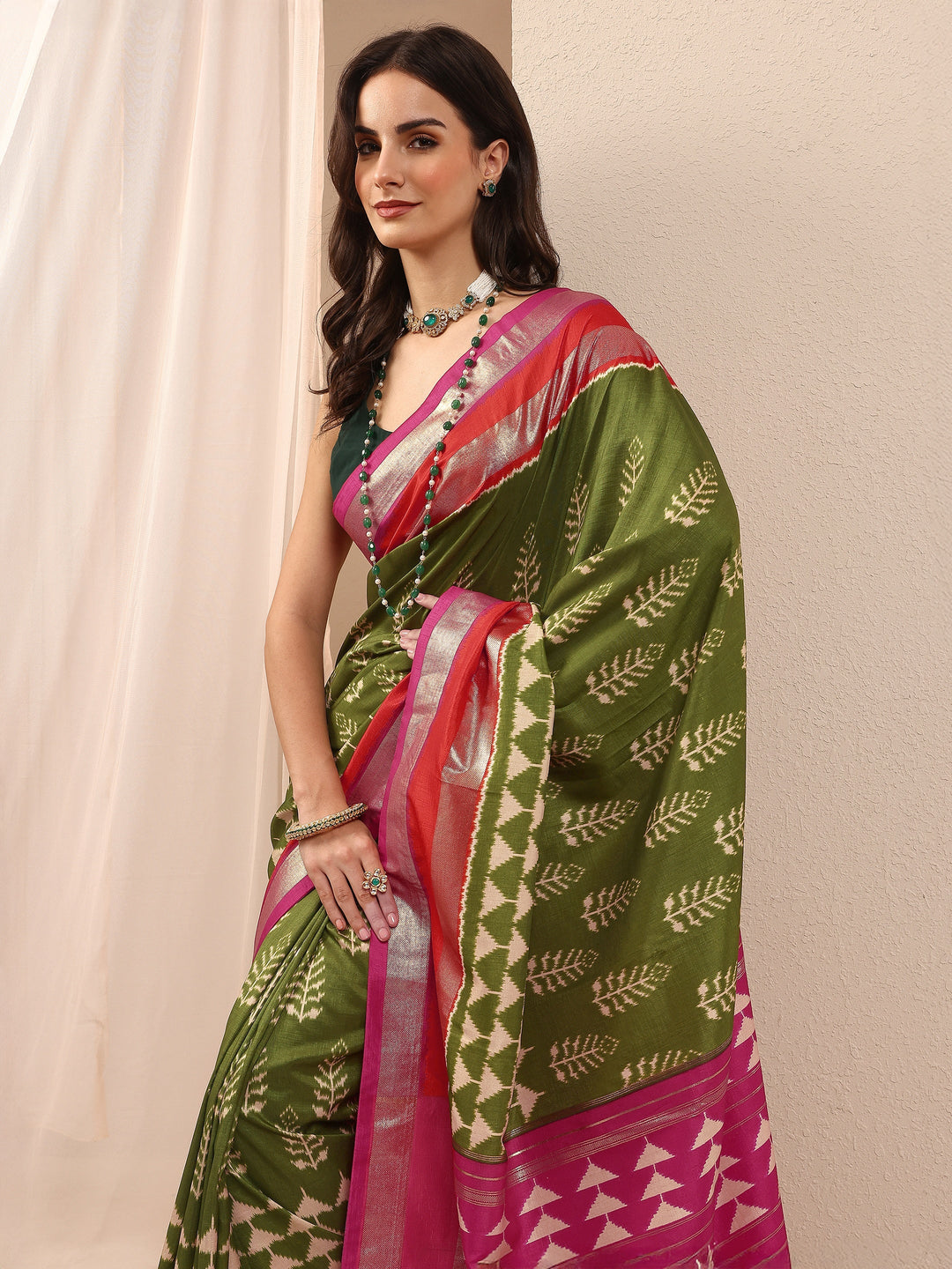 Green Printed Silk Blend Sarees With Unstitched Blouse Piece