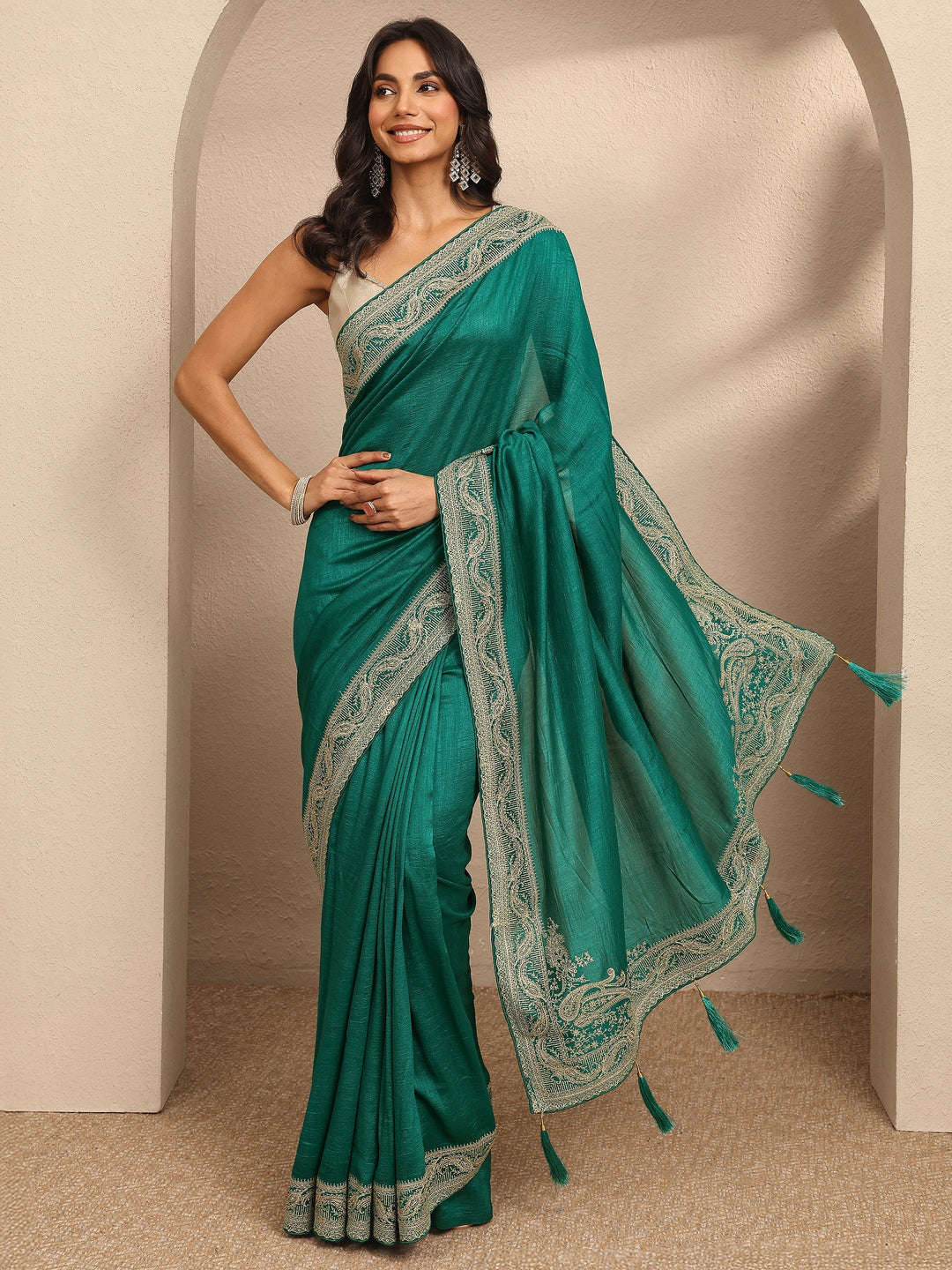 Green Solid Georgette Saree With Unstitched Blouse Piece