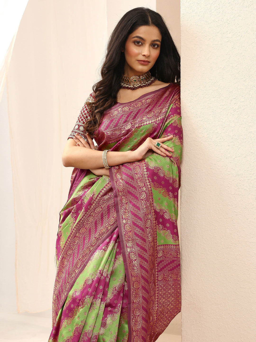 Green Woven Design Silk Blend Sarees With Unstitched Blouse Piece