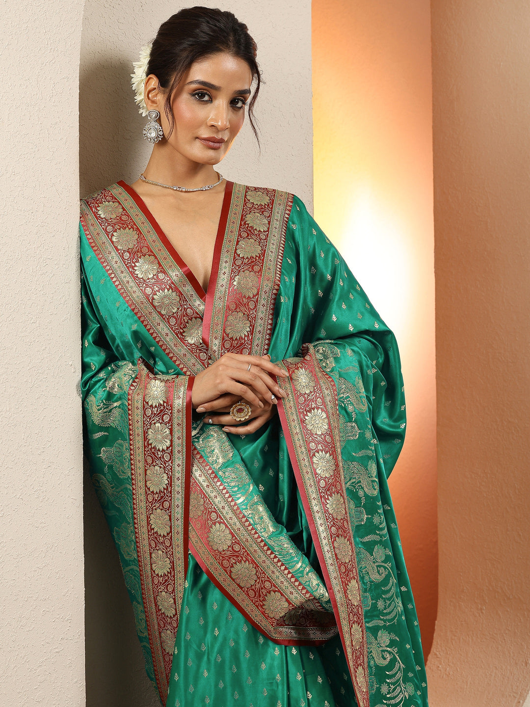 Green Woven Design Silk Blend Sarees With Unstitched Blouse Piece