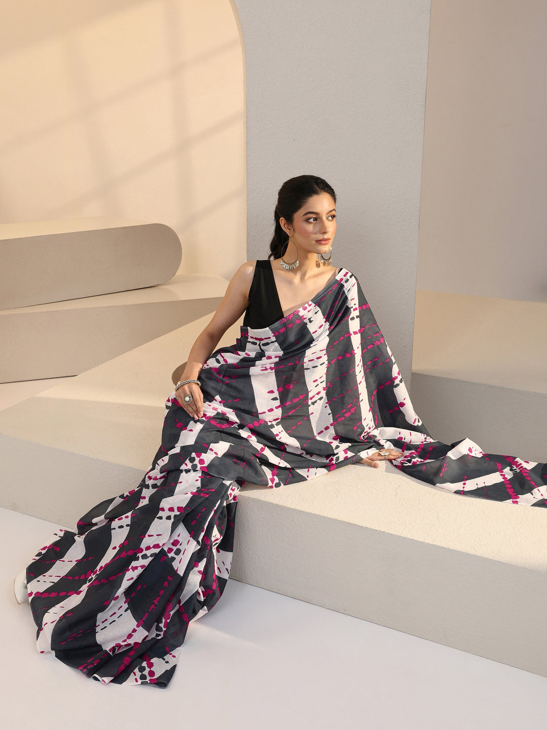 Libas Grey Geometric Print Cotton Saree