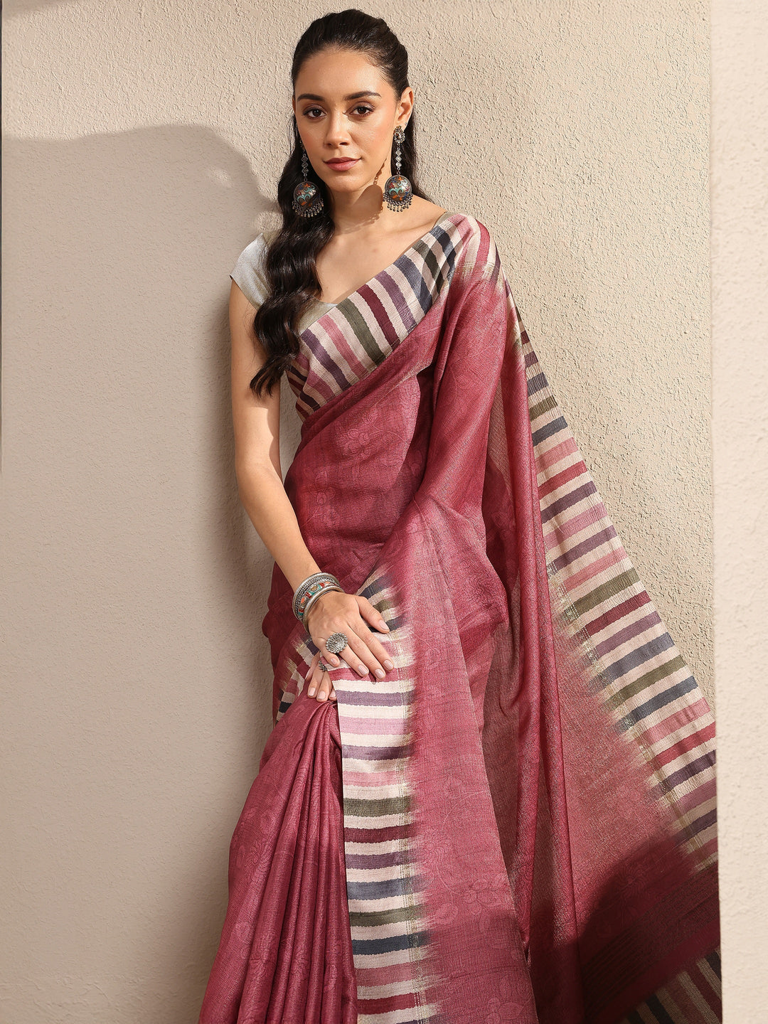 Magenta Printed Silk Blend Saree With Unstitched Blouse Piece