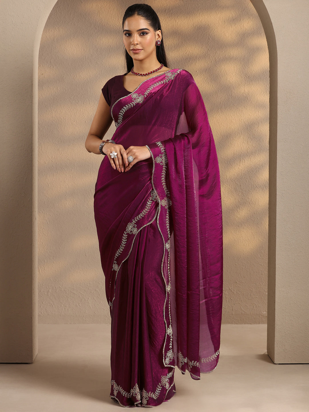 Magenta Solid Silk Blend Saree With Unstitched Blouse Piece