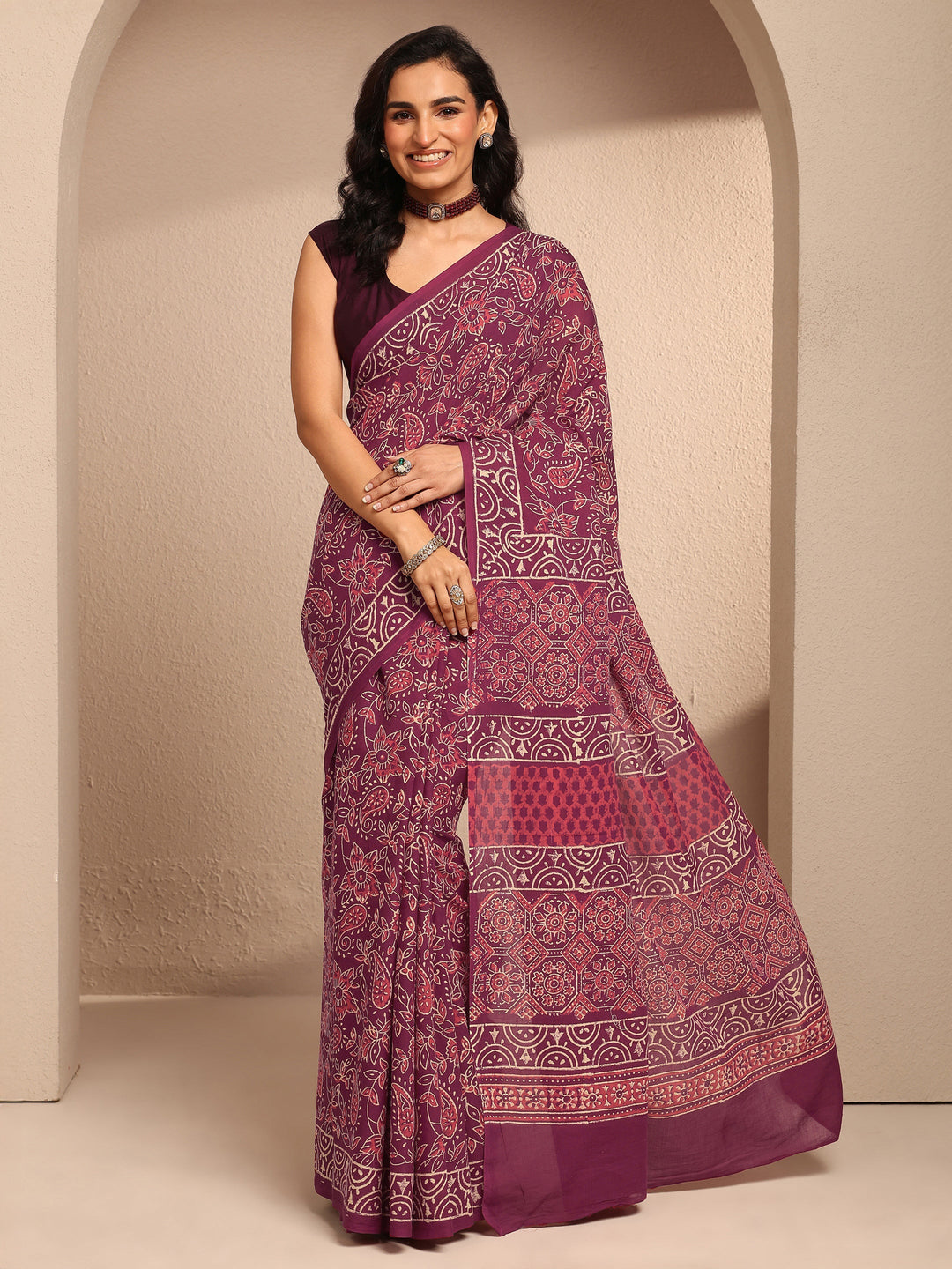 Maroon Paisley Printed Cotton Saree With Unstitched Blouse Piece