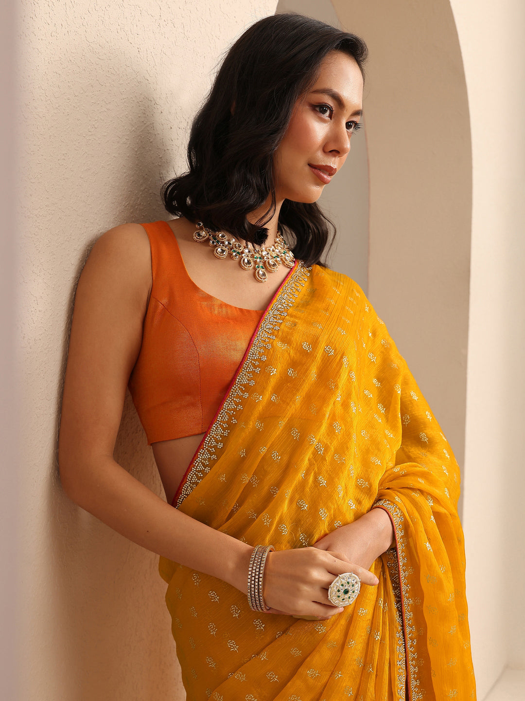 Mustard Printed Silk Blend Saree With Unstitched Blouse Piece