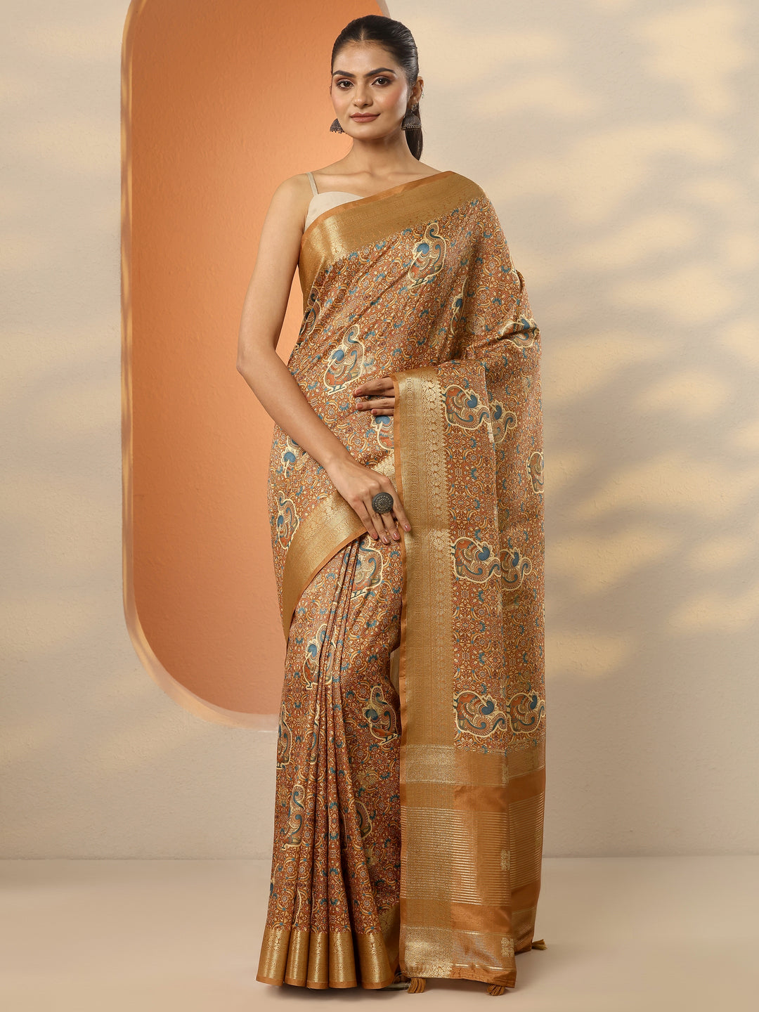 Mustard Printed Silk Blend Saree With Unstitched Blouse Piece