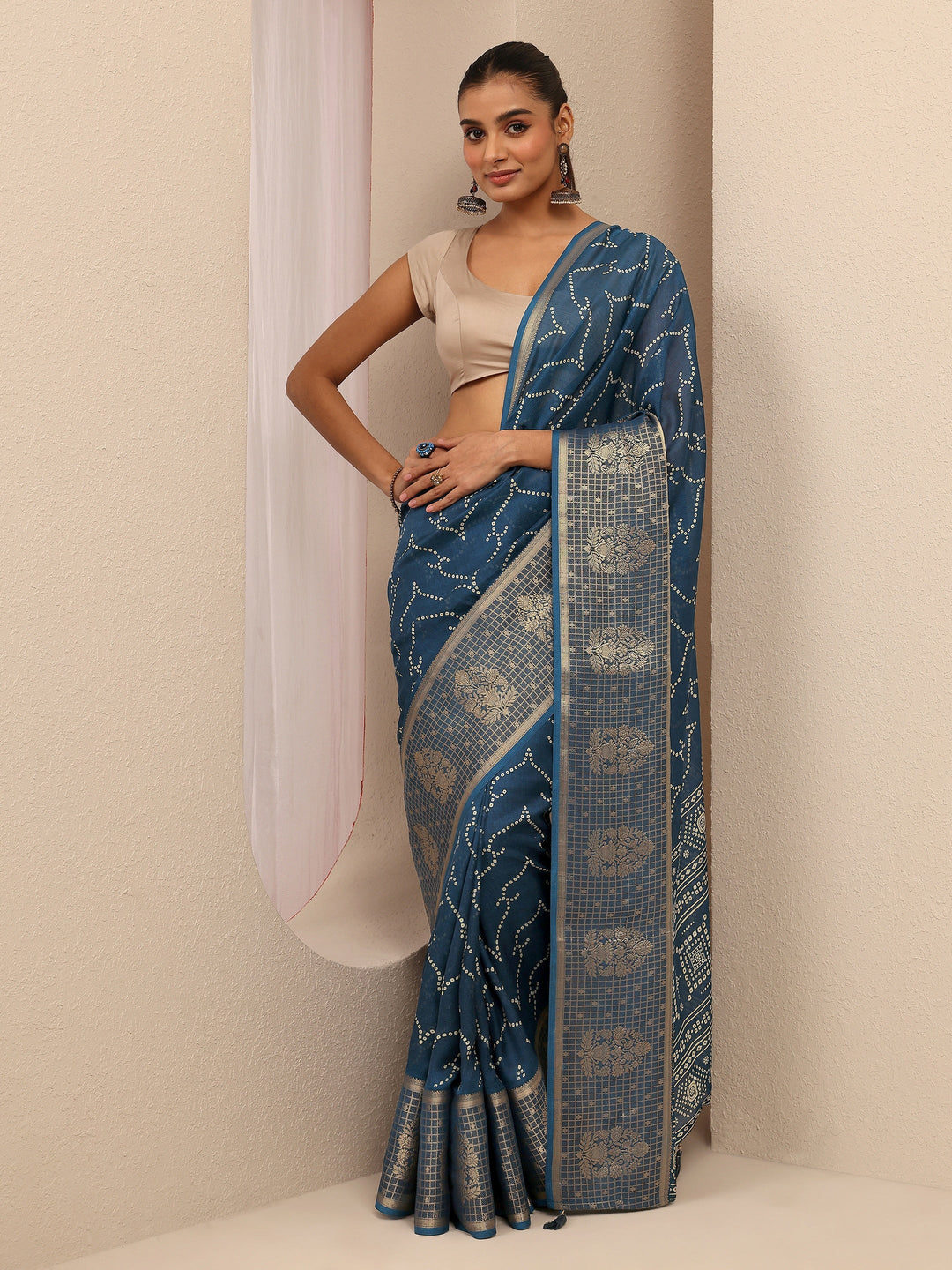 Navy Blue Bandhani Printed Silk Blend Saree With Unstitched Blouse Piece