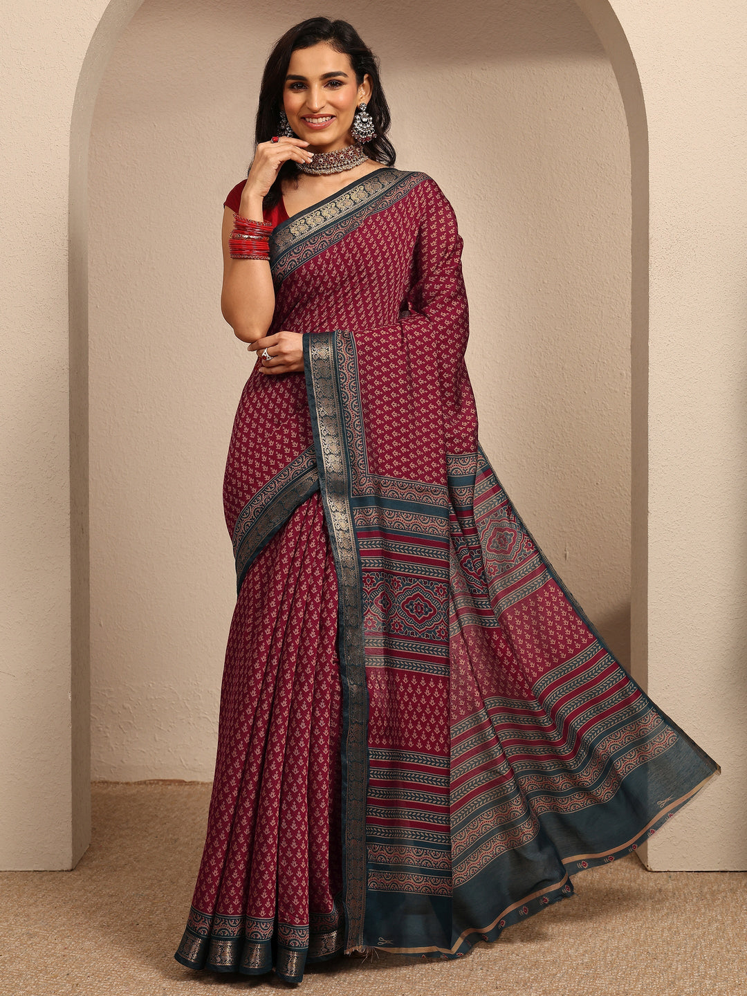 Pink Printed Silk Blend Saree With Unstitched Blouse Piece