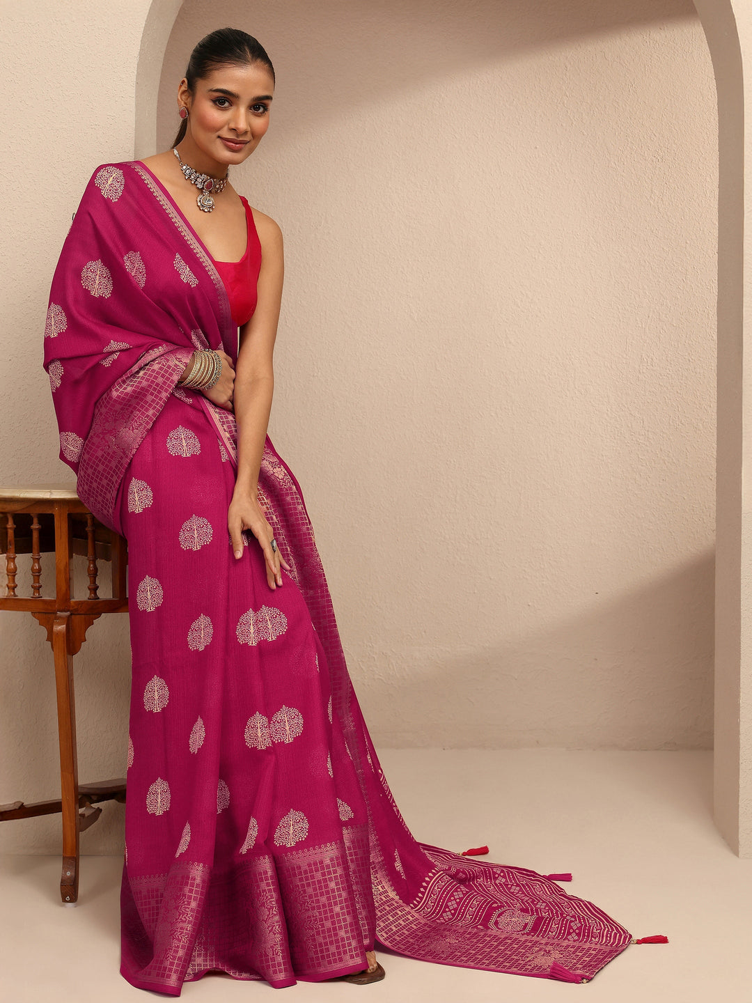 Pink Printed Silk Blend Saree With Unstitched Blouse Piece