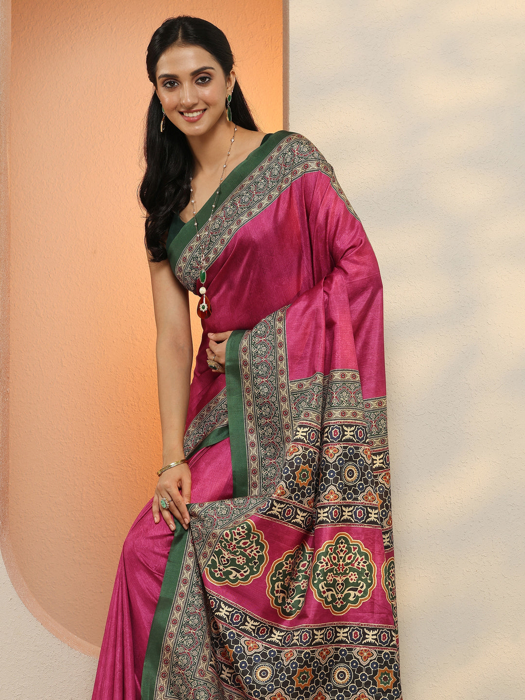 Pink Solid Silk Blend Saree With Unstitched Blouse Piece