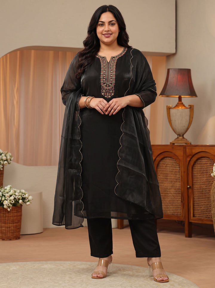 Plus Size Black Floral Yoke Design Tissue Straight Suit Set