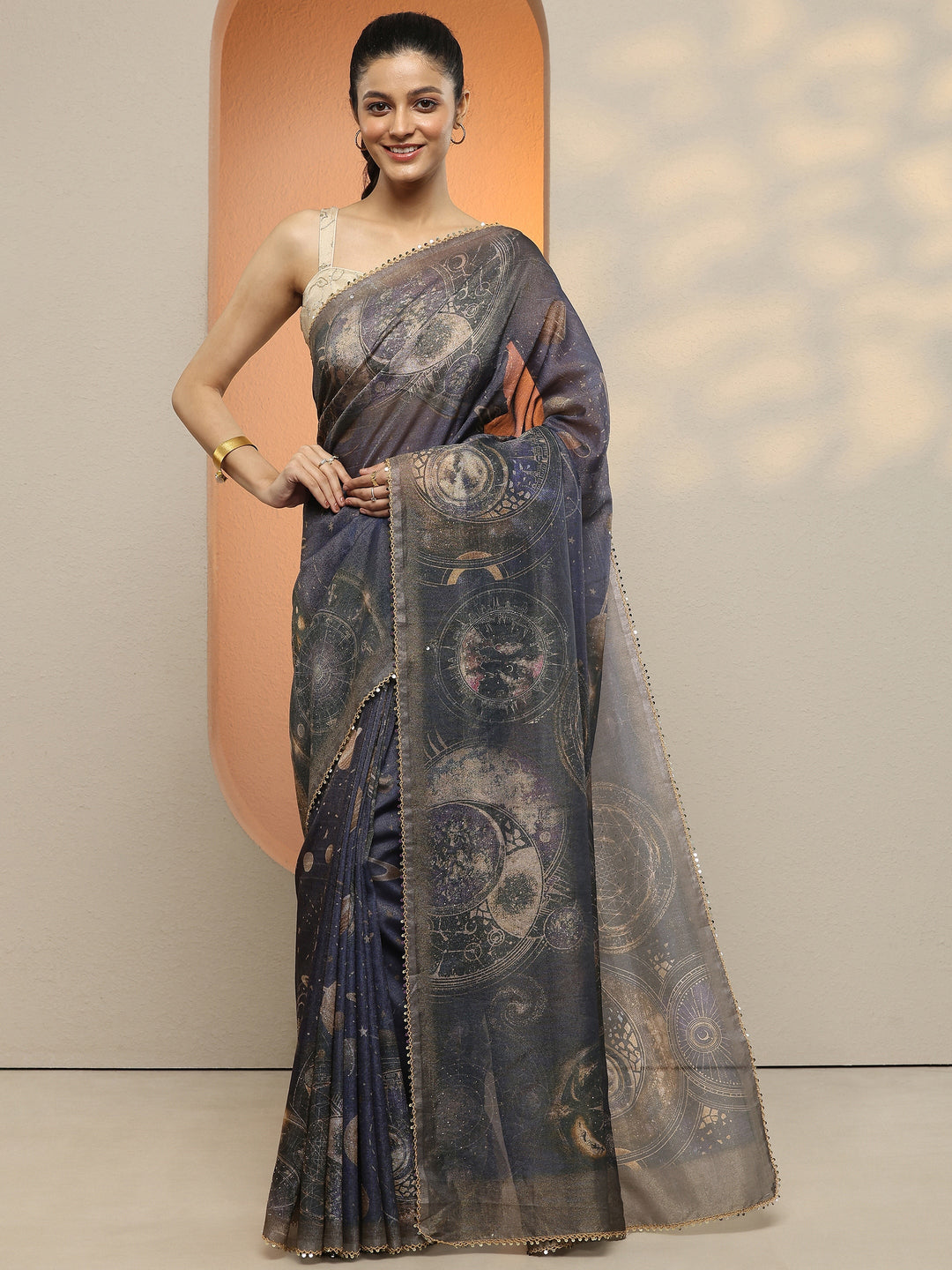 Purple Geometric Printed Silk Blend Saree With Unstitched Blouse Piece