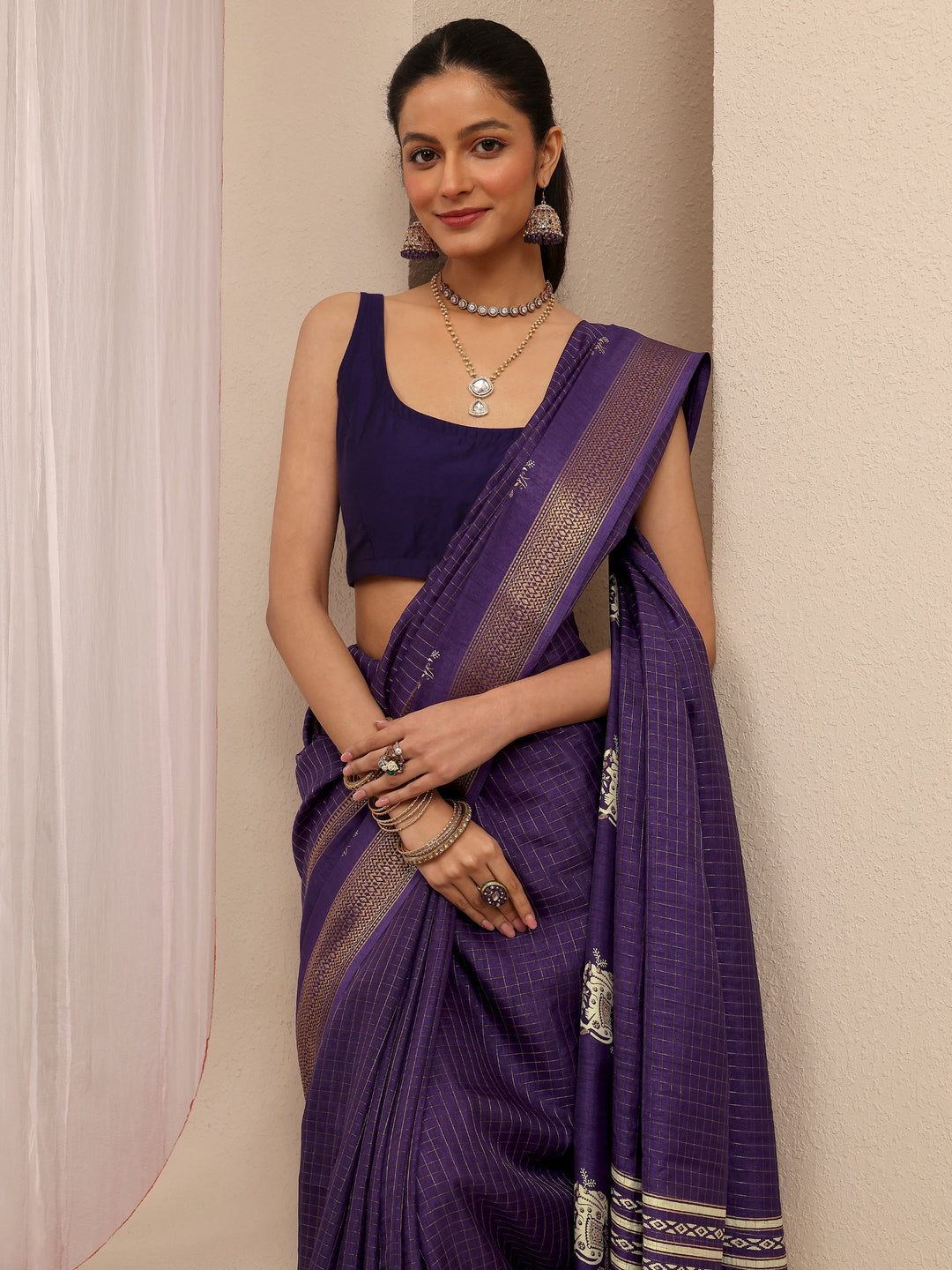 Purple Printed Silk Blend Saree With Unstitched Blouse Piece