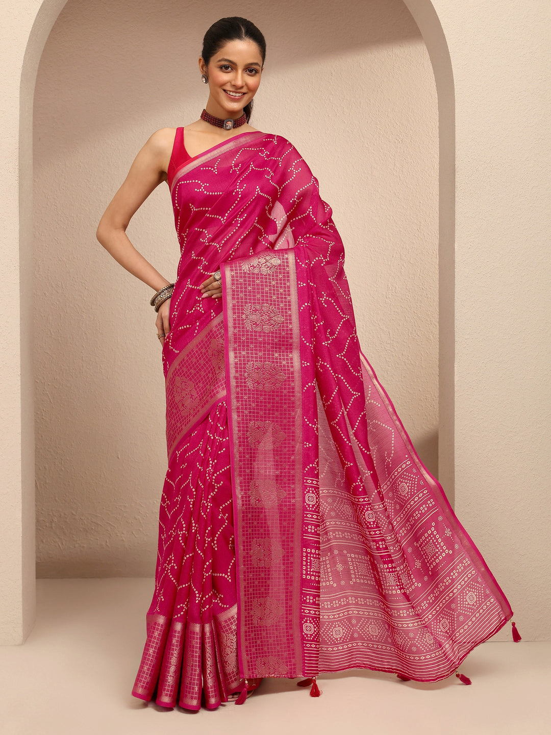 Red Bandhani Printed Silk Blend Saree With Unstitched Blouse Piece